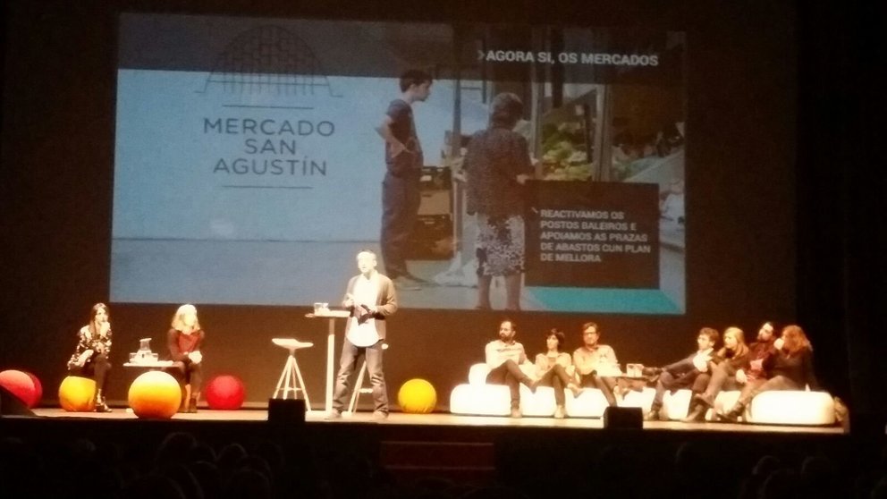 Un dos momentos da presentación do «Coruña Póxima&#34; realizado polo Goberno Municipal no teatro Rosalía
