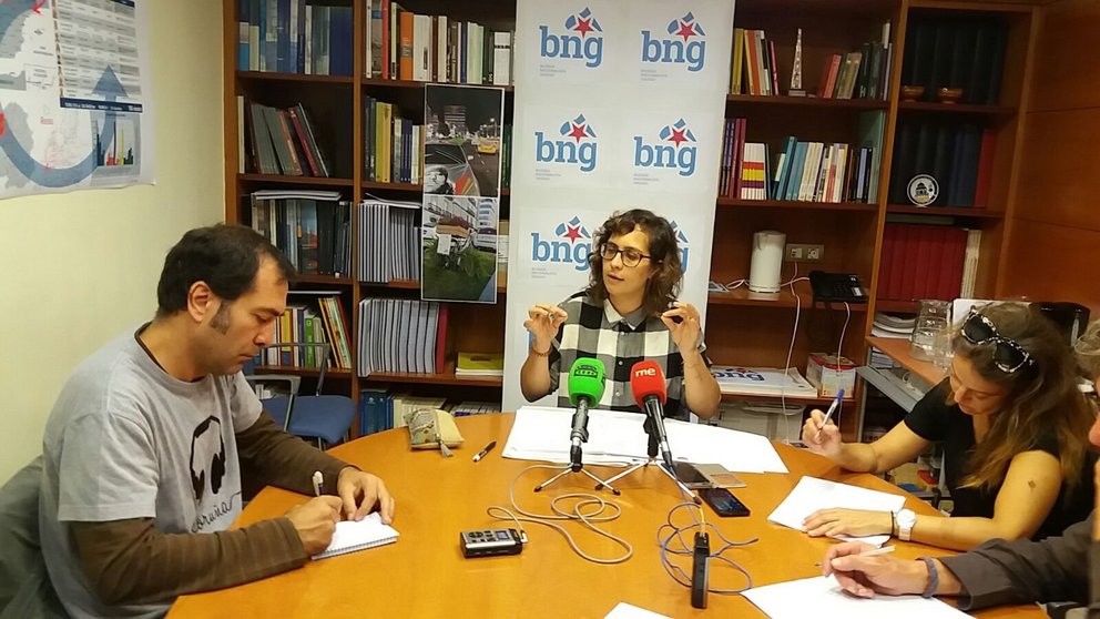 Momento da rolda de prensa na que a nosa compañeira Avia Veira denunciaba a falta de políticas de mobilidade do Goberno municipal
