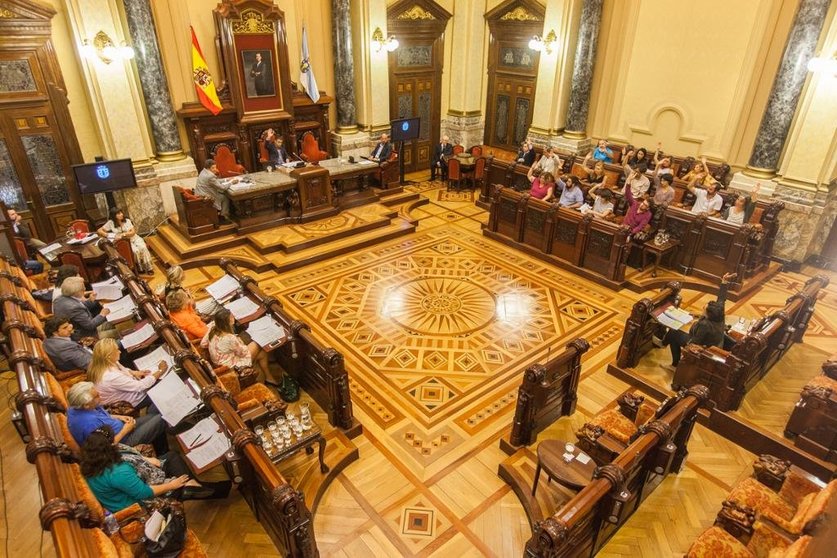 Foto do salón de Plenos do Concello da Coruña no momento dunha votación